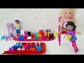 Polly Pocket Ayakkabı Mağazasında Çalışmaya Başlıyor