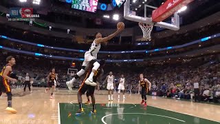 Giannis almost jumped over Clint Capela 🤭 Bucks vs Hawks Game 2