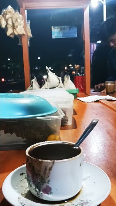 Suasana Ngopi Malam #ngopi #ngopimalam #ngopiseru #suasanaalamyangindah #kopihitam #kopidangdut
