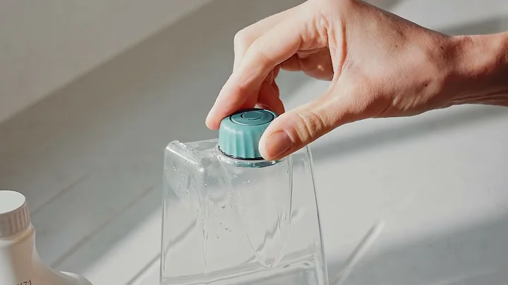 VAX Platinum SmartWash Range | Removing and emptying the solution tank