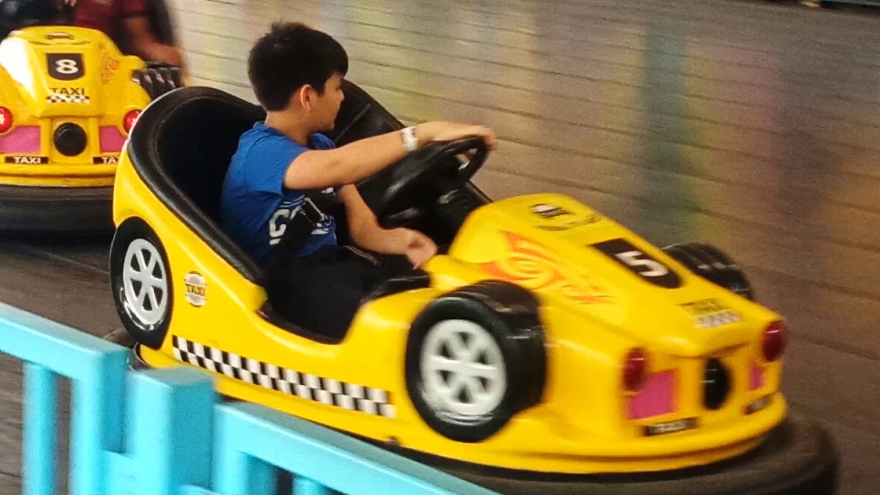 AC on the bumper cars London Taxi, Anjo World YouTube