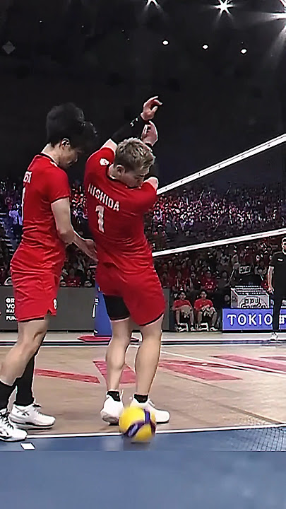 Oops! Nishida’s spidey senses say, ‘Let it go, let it go!’ 😁#epicvolleyball  #volleyball
