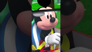 ¡Mickey se va de Campamento junto a Pluto!