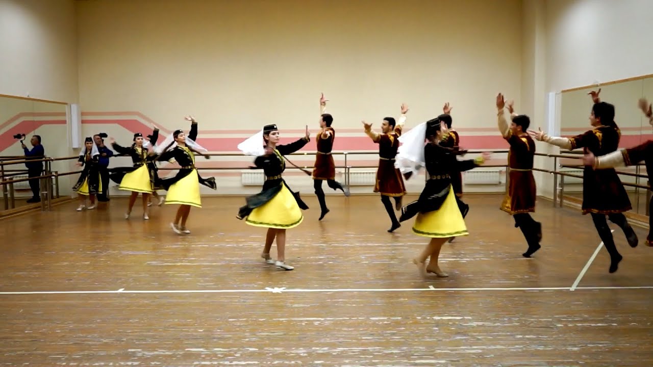Веселые танцевальные попурри. Попурри танец армянский. Попурри танцев народов. Амшен танец. Армения танец Попурри.
