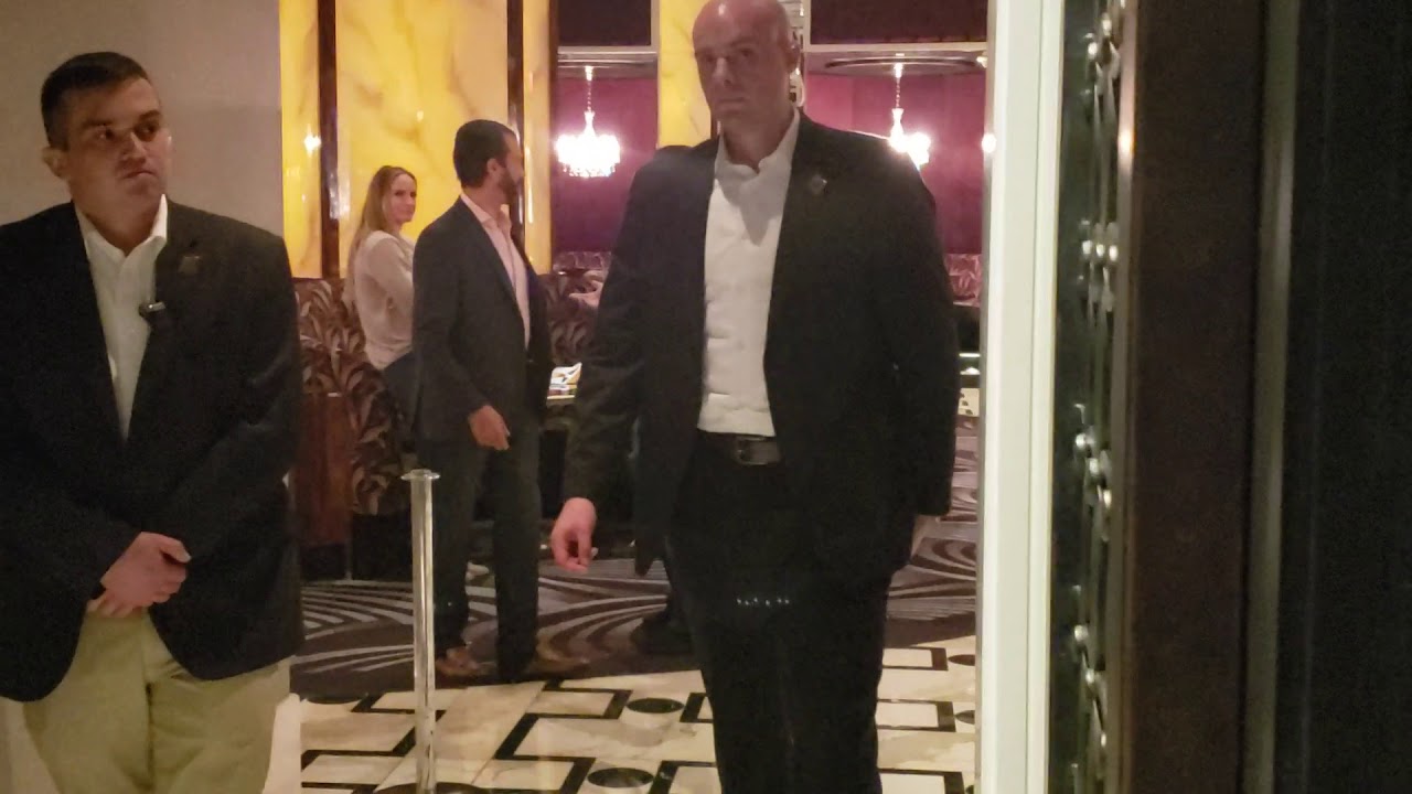 Trump jr. book signing triggers large crowd Donald Trump Jr. book signing for Triggered - YouTube