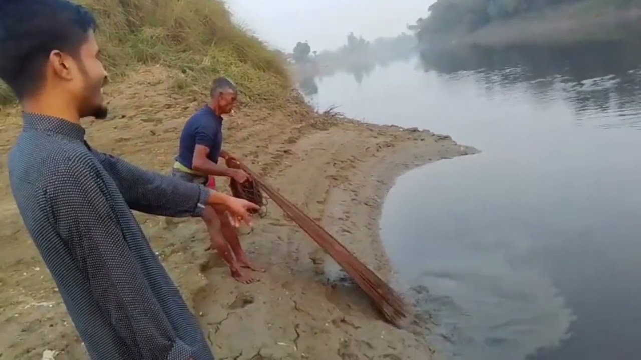 ঝাঁকি জাল দিয়ে মাছ ধরার