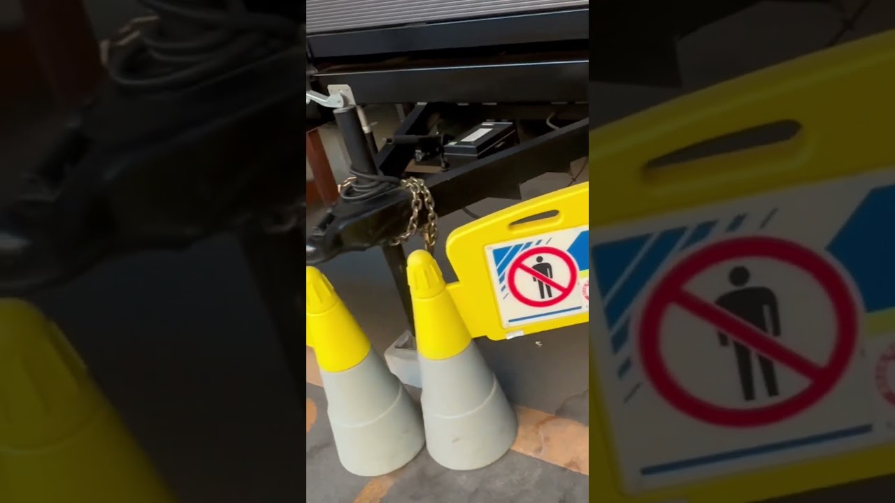 Heavily guarded mobile smoking area 