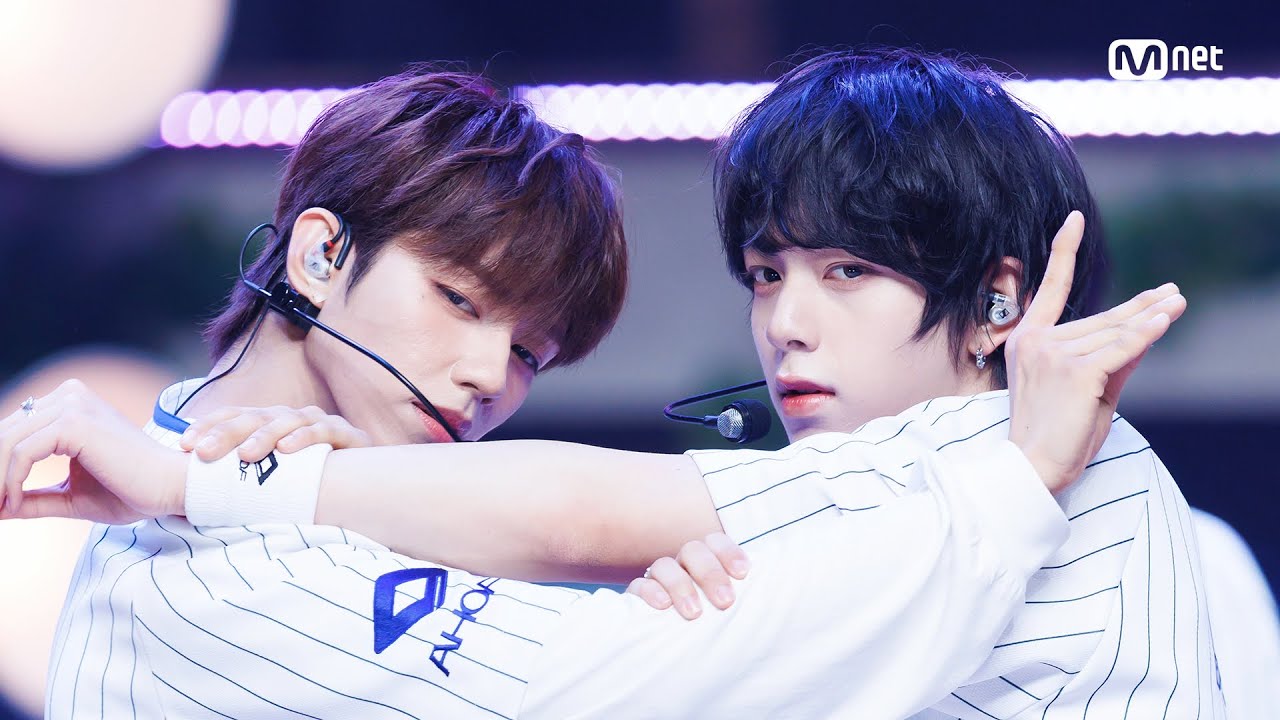 '최초 공개' 아홉(AHOF) - 그곳에서 다시 만나기로 해(Rendezvous) #엠카운트다운 EP.895 | Mnet 250703 방송