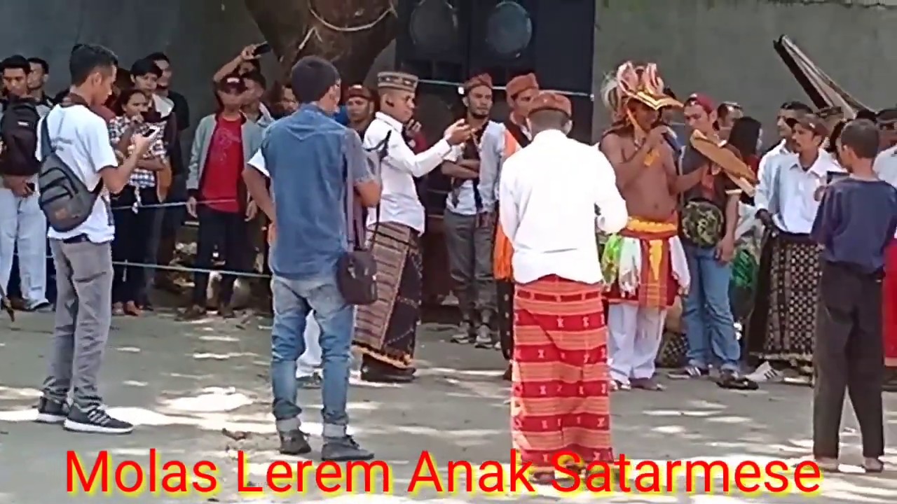 Tarian Caci Adat Manggarai- makasar (Surat Edar reba wesa).