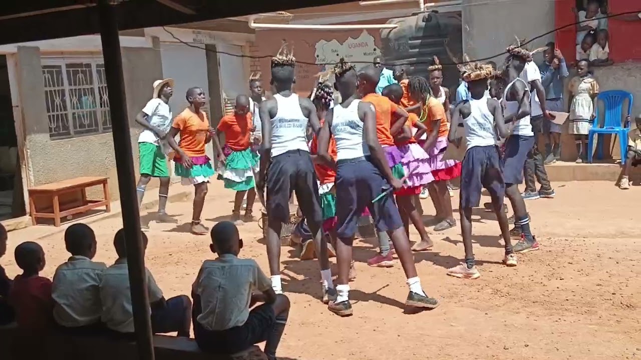 Aron Young comedy traditional dance🕺🕺