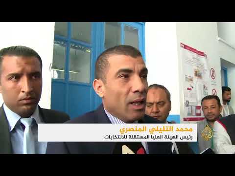 الأمنيون والعسكريون التونسيون يصوتون بأول انتخابات بلدية بعد الثورة