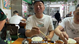 【东北那旮瘩】藏在市场里的小吃部，小菜嘎嘎便宜，还好吃