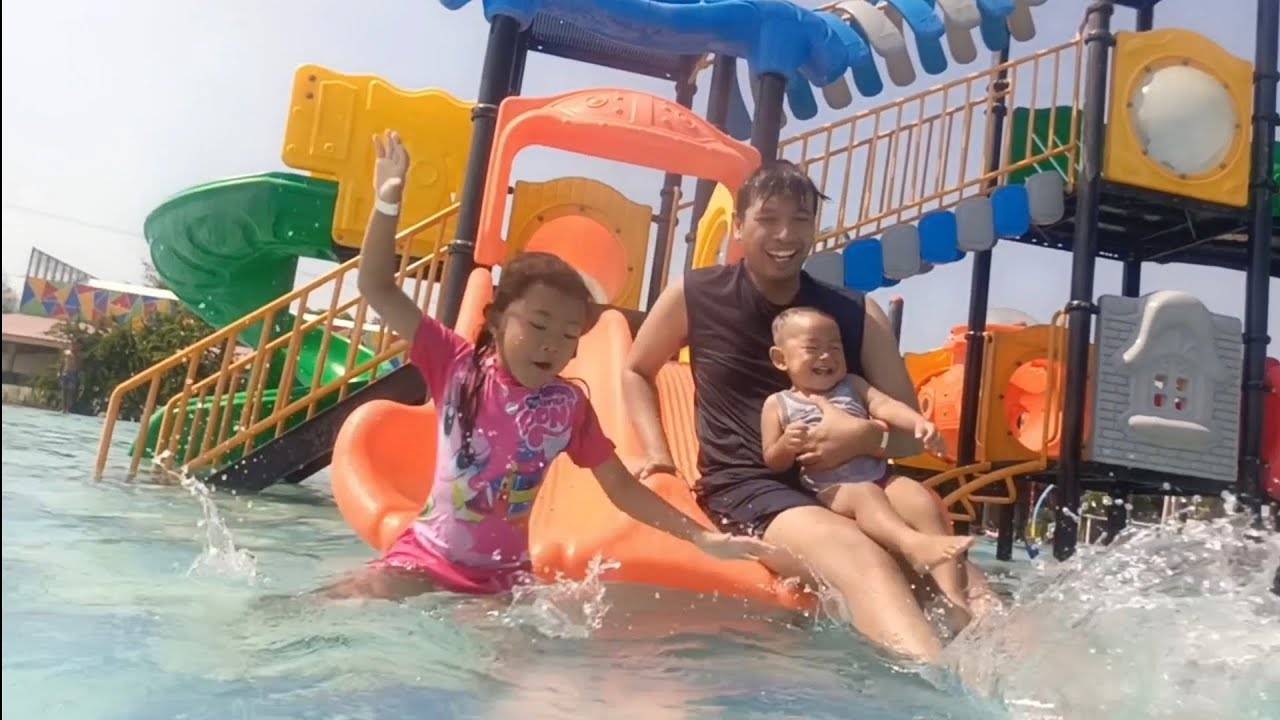 Raya dan Neo Berenang di Plezier Wonderland