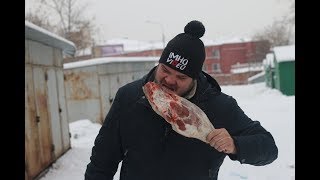 Запеченая баранья нога в углях на мангале