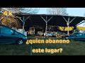 Autos clásicos abandonados en granja Francia 