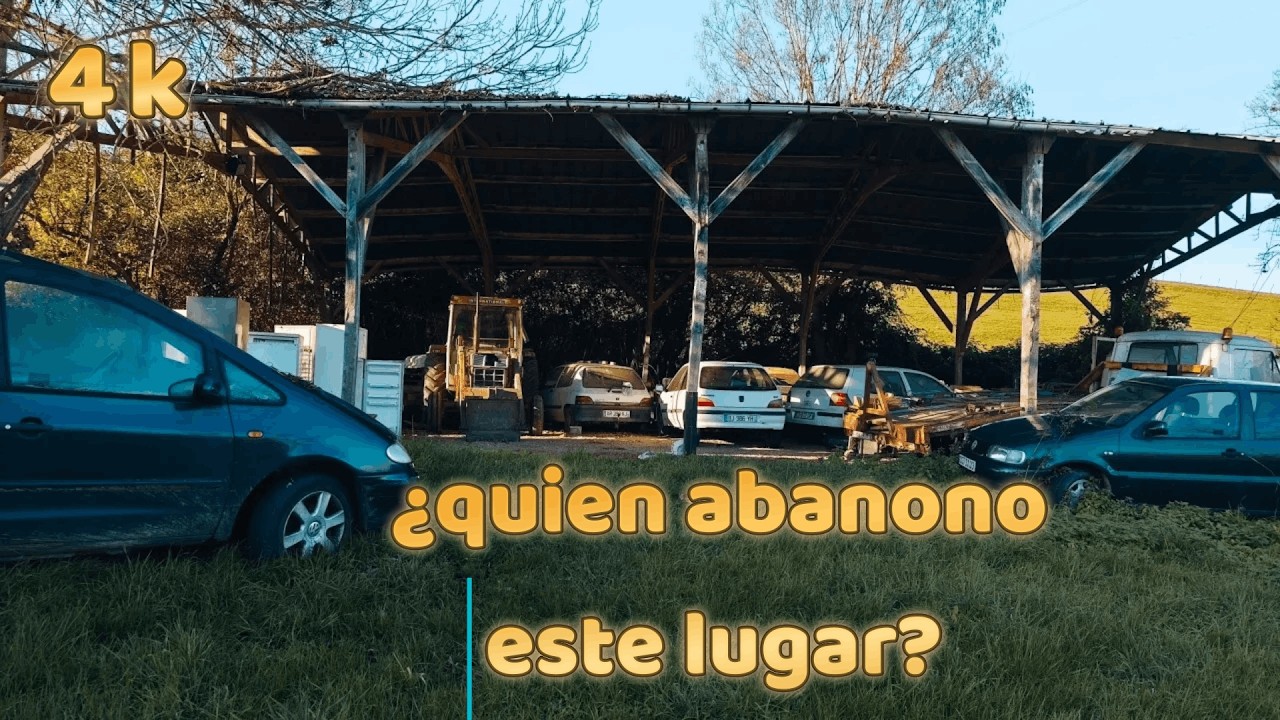 Autos clásicos abandonados en granja Francia 