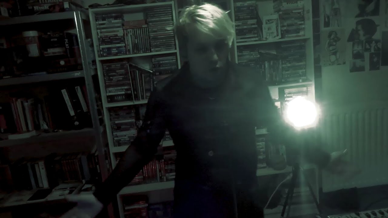 Q lazzarus - Goodbye horses live synth cover