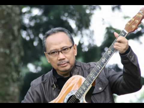 Ebiet G. Ade ~ Menjaring Matahari - YouTube