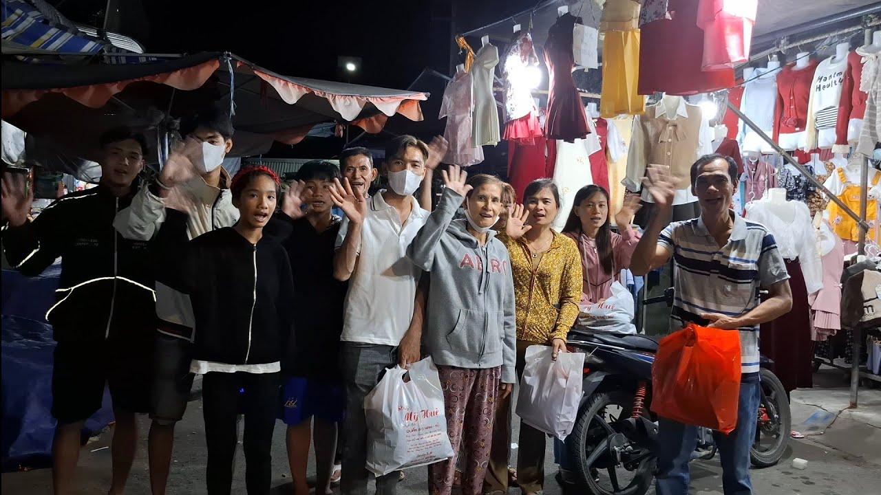 Hạnh Phúc Đơn Giản Khi Cháu Đẳng Và Ba Mẹ Đi Sắm Đồ Cùng Gia Đình !|BĐMV&Family