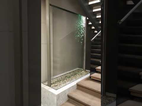 Декоративные водопады по стеклу, видео 1