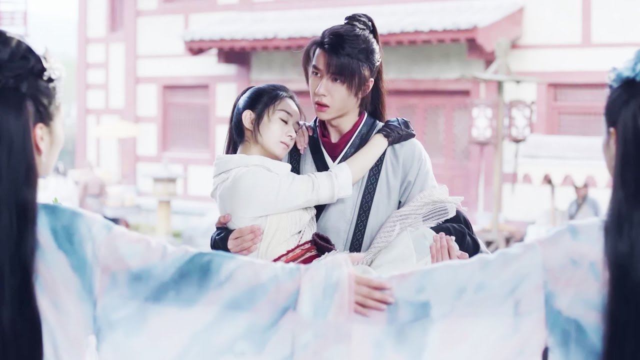 【Movie】一群婢女不讓受傷的灰姑娘進門，殊不知她身份不簡單，就連王爺不惜性命救她！💕#中国电视剧 #爱情