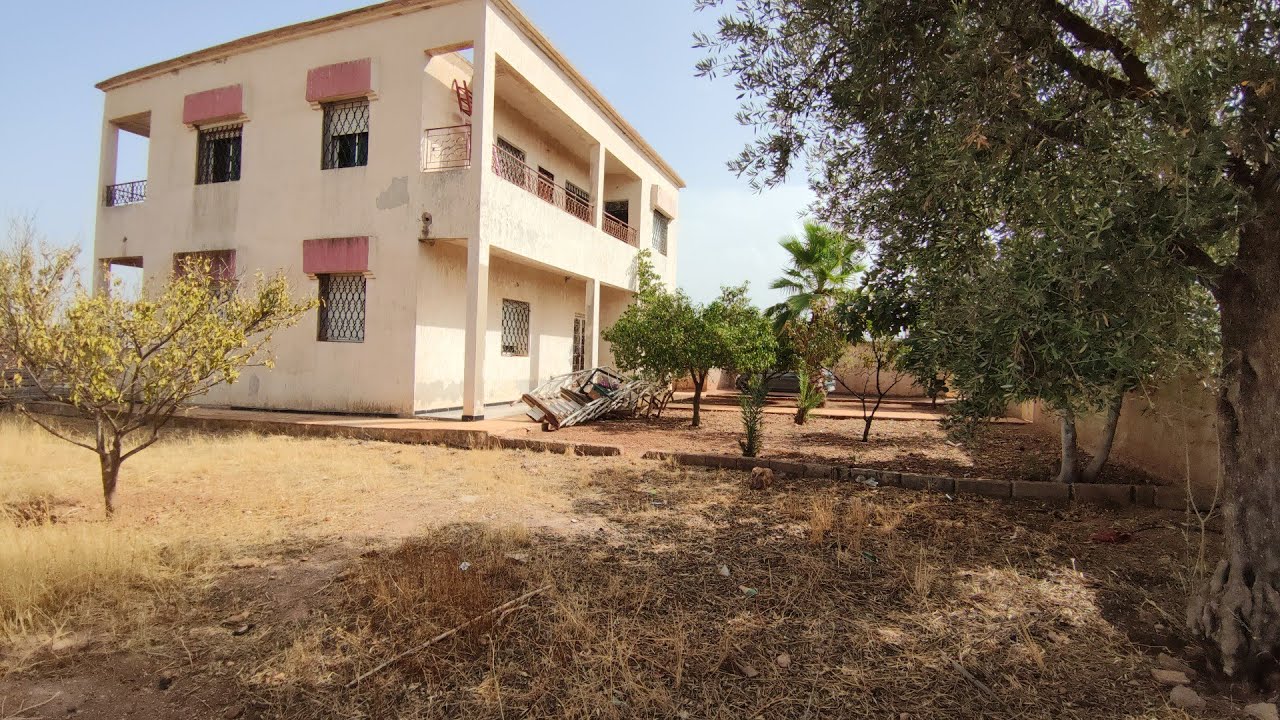 ضيعة فلاحية محفظة مع منزل نصف تشطيب بفاس طريق ايموزار هكتار وربع FERME À VENDRE À FÉS