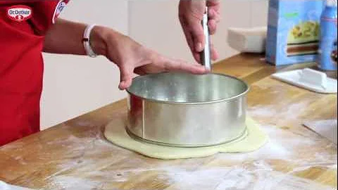 How to make a CHRISTMAS CAKE with Ruth Clemens | R...