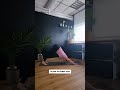 On pense souvent que le Pilates, c’est juste pour les abdos…
