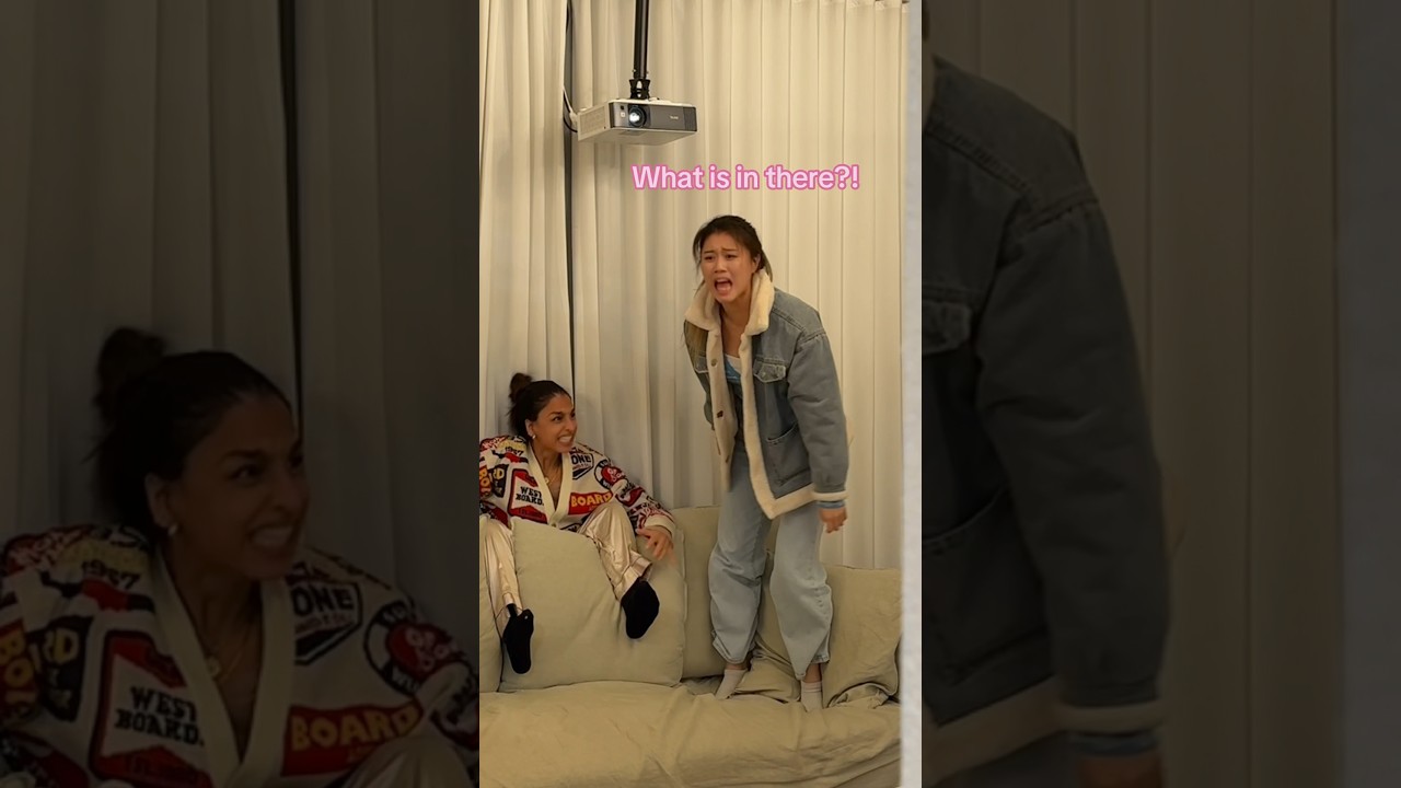 Scared prank on girls ??‍♀️? #shorts #prank #comedy @avneesha_delulu