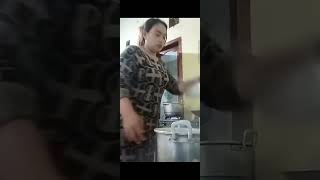 Download Lagu 🔴 Beautiful Mom Cooking in the Kitchen ⁉️ Wearing a Sexy Daster with a Curvy Body 💋⁉️ MP3