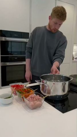 Cooking with Kevin De Bruyne 👏 👨‍🍳