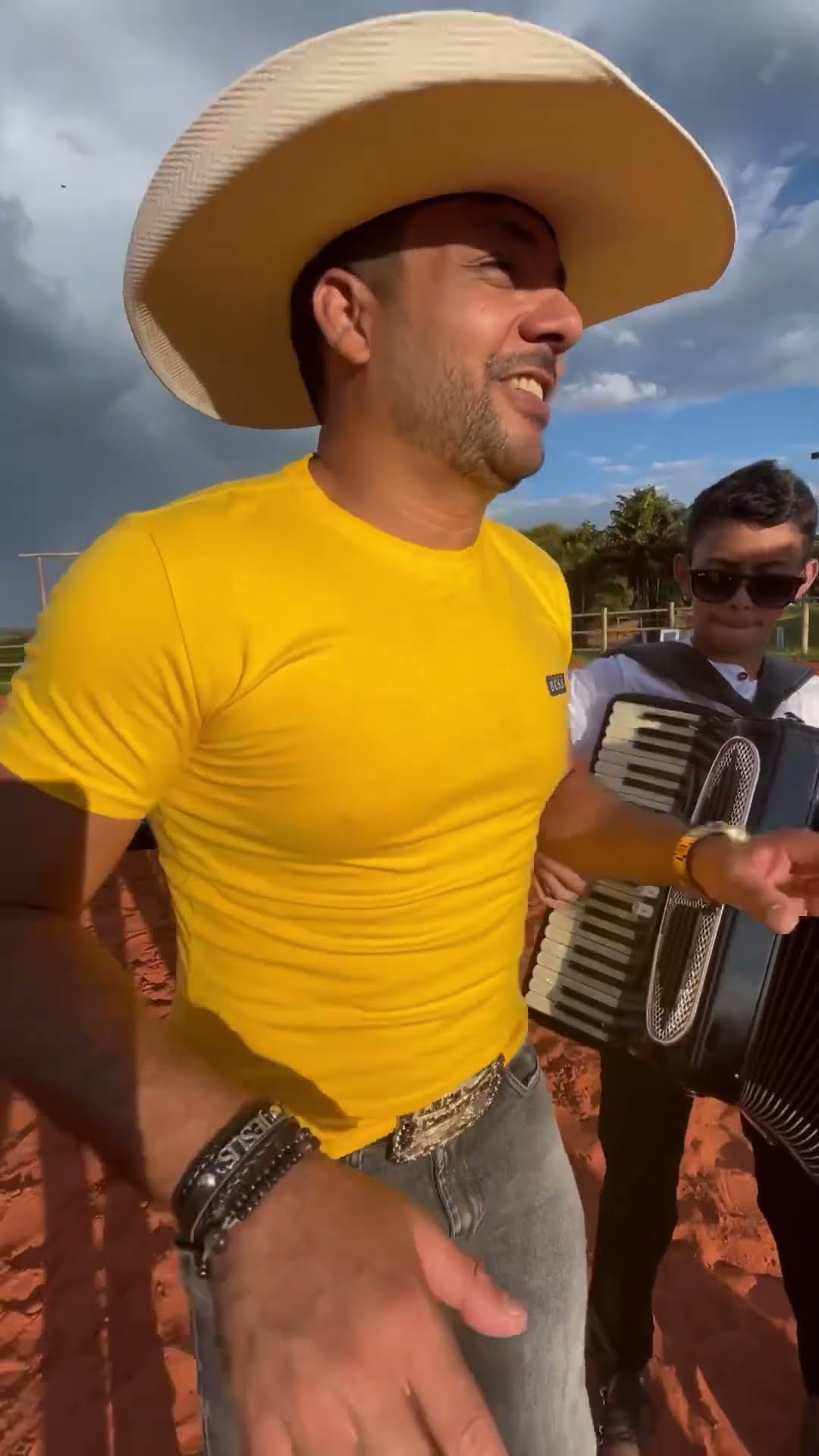 Leãozinho Do Forró vem pipocado com a música forró do meu Goiás #boanoiteee #leaozinho