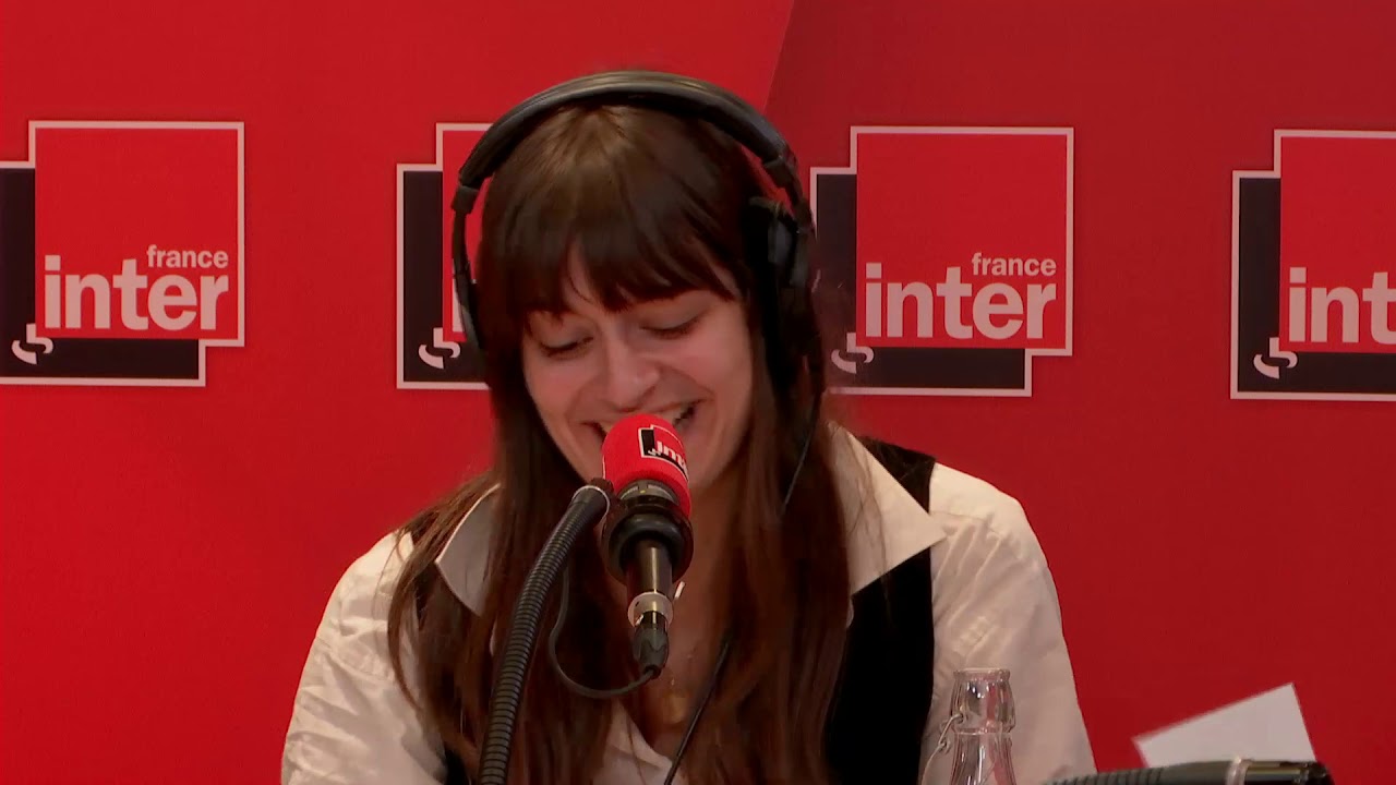 Bienvenue chez les Martinez - Le Sketch avec Clara Luciani