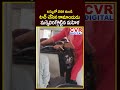 బస్సులో వెనక నుండి టచ్ చేసిన కామాందుడు.. మక్కెలిరగ్గొట్టిన మహిళ | Women Viral Video | CVR Digital