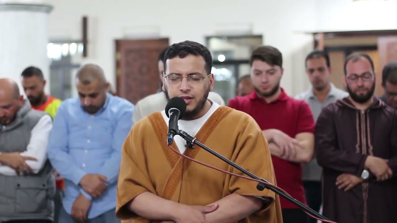 تلاوة خاشعة وجميلة خلال إمامة الشيخ محمد الغزالي في مسجد أبو عيشة في العاصمة الاردنية عمان