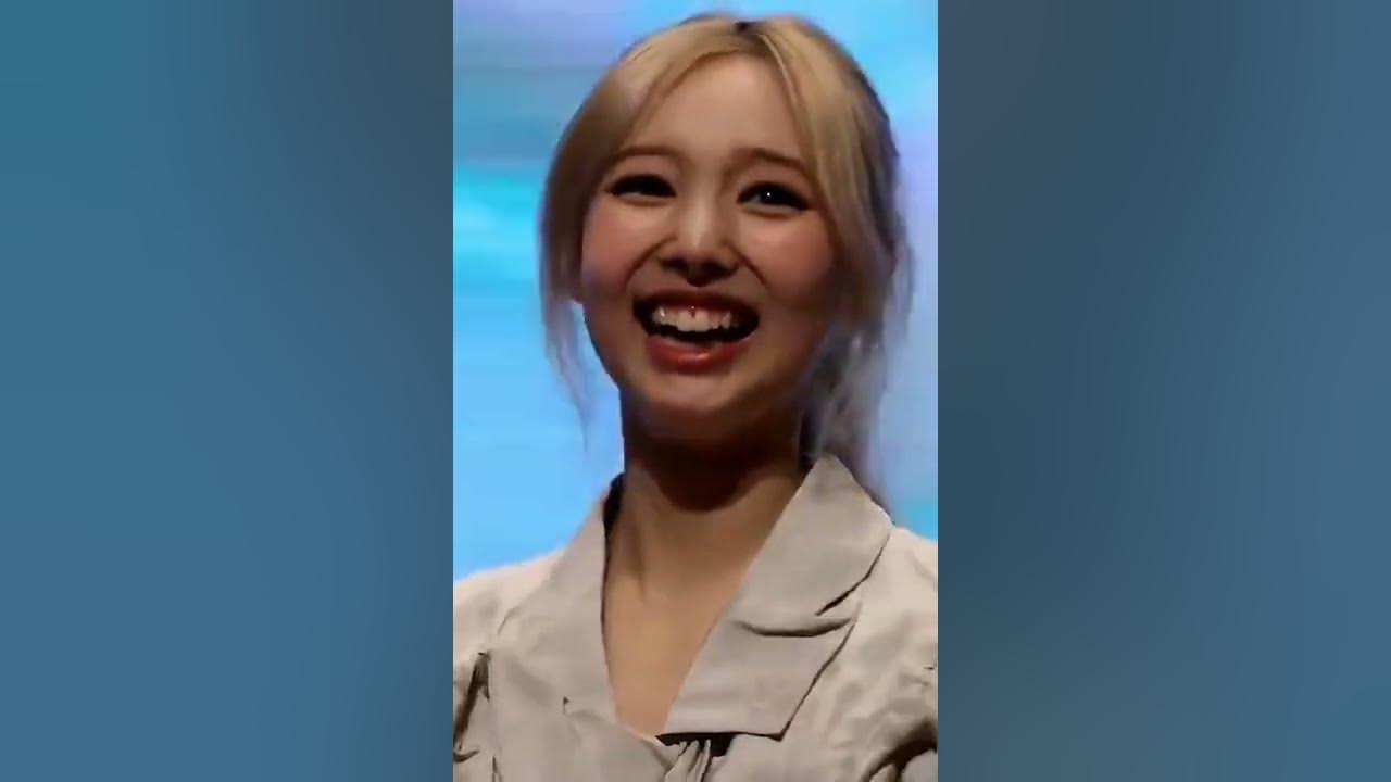 Nayeon's reaction when the fanboys were screaming : "Pop Pop🍭
