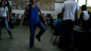 Bruno Nogueira com um pouco do seu rebolation na sala
