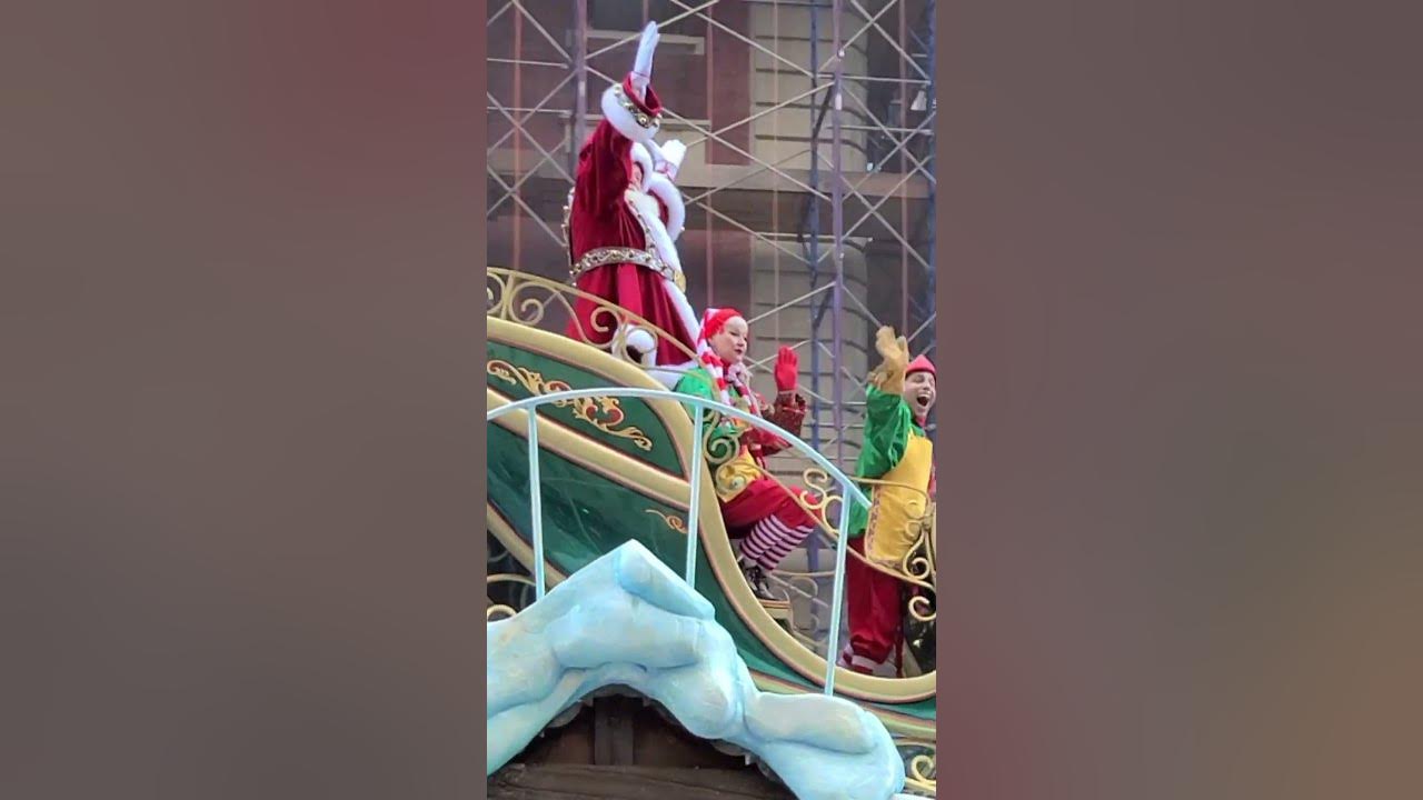 Santa Claus & Sheryl Lee Ralph as Mrs. Claus Macy's Thanksgiving Day