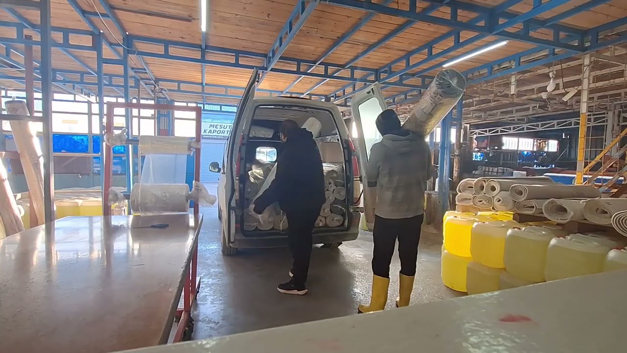 Dağıtılacak Halılarin Vito 111CDI Yüklenmesi 
