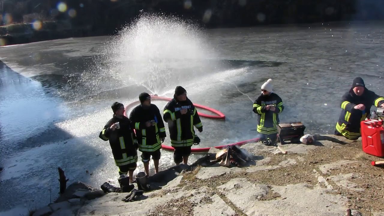 Freiwillige Feuerwehr Böhlitz-Ehrenberg - Feuerwehrsirene in  Böhlitz-Ehrenberg erklingt wieder Seit fast einem Jahr stand die  Feuerwehrsirene auf der Mittelschule in der Pestalozzistraße in  Böhlitz-Ehrenberg still. Hintergrund für den Stillstand der