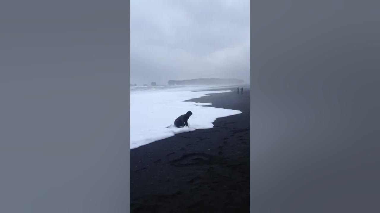 Reynisfjara - Dangerous waves in Iceland