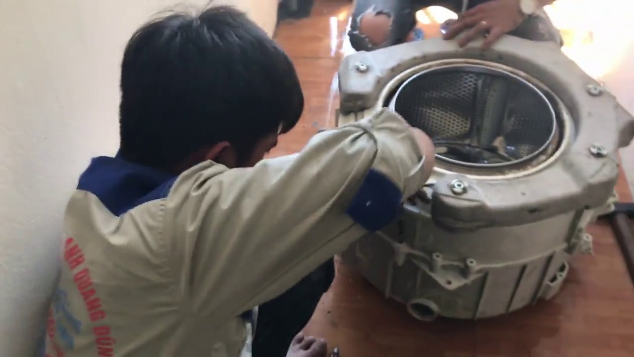 dịch vụ sửa máy giặt tại nhà Update New Dịch vụ bảo dưỡng vệ sinh máy giặt elctrolux tại nhà Quang Dũng