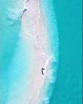 Walking in Maldives beaches 🏝