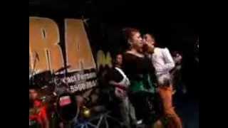 BERCERAI MUDA - LILIN HERLINA (OM SAFIRA)
