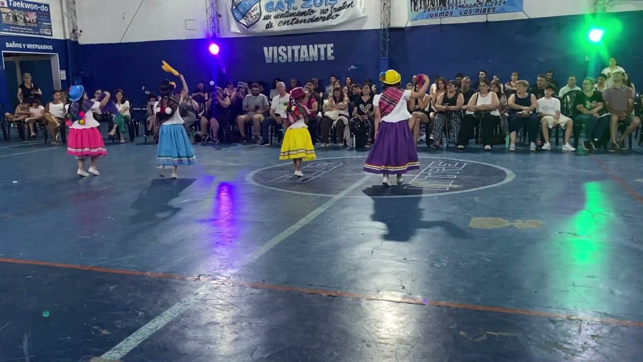 Bailecito por el grupo infantil, profe Victoria Rodriguez Masena