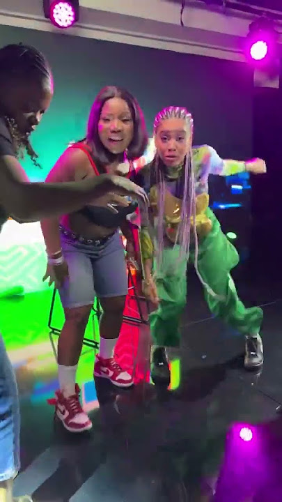 Makhadzi and sho madjozi dancing Ndi rine #makhadzi #love #duet
