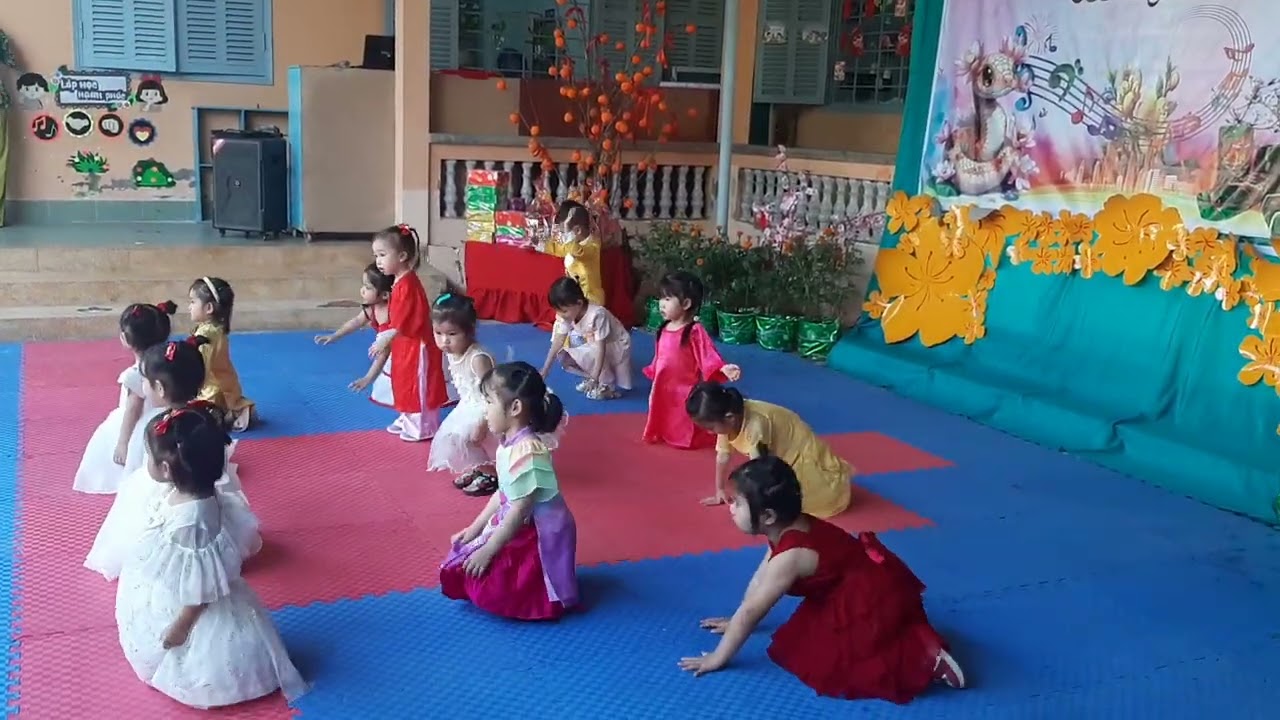 Mị múa Tết 2025 ở trường