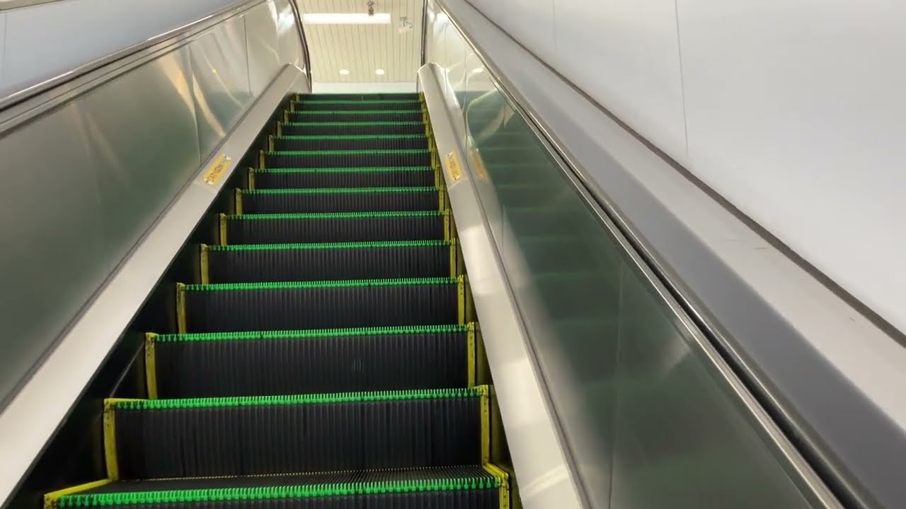 【日立】2X エスカレーター　桜島駅 2X escalator Sakurajima station JR Yumesaki Line Osaka Japan