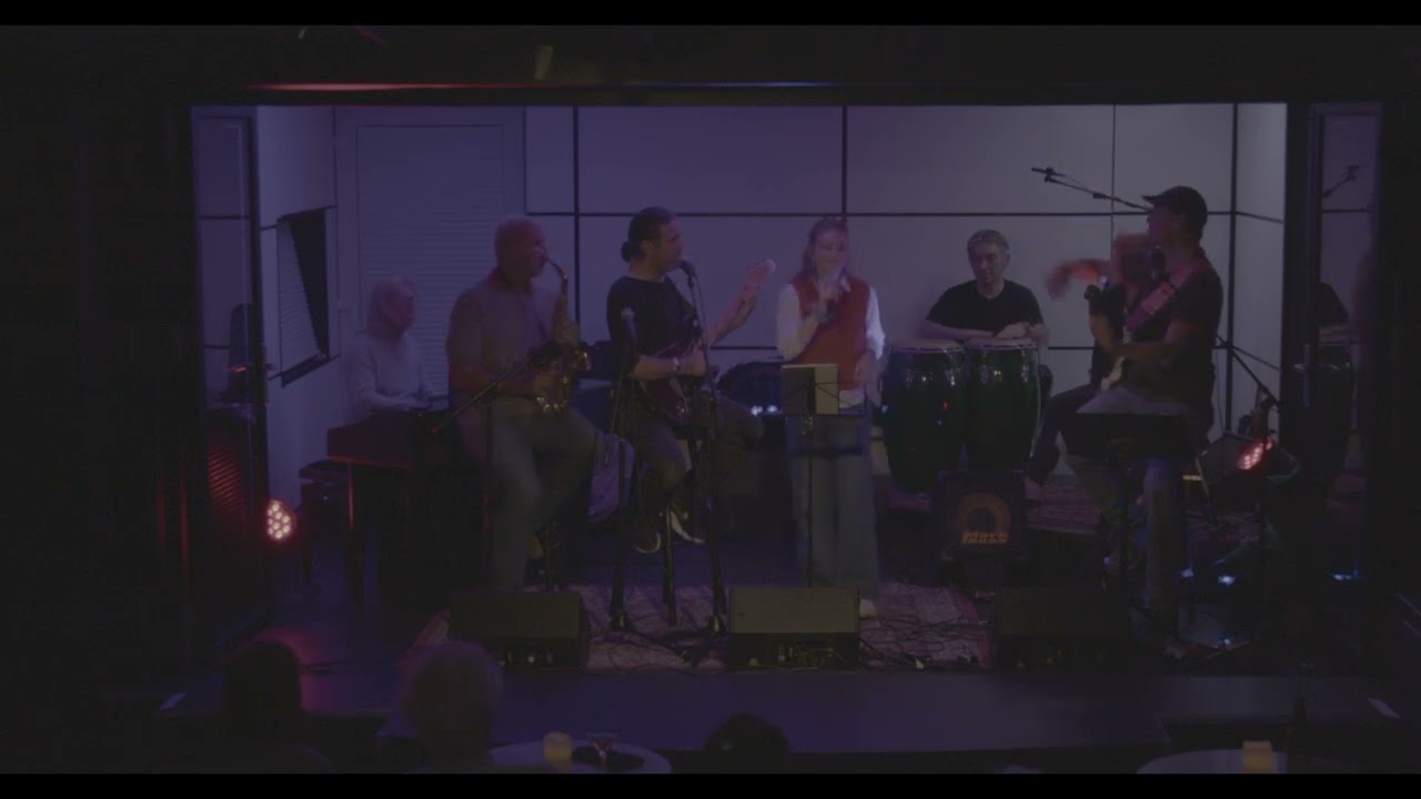 Killing me softly - Lorena Barton & Bassball-Studioband