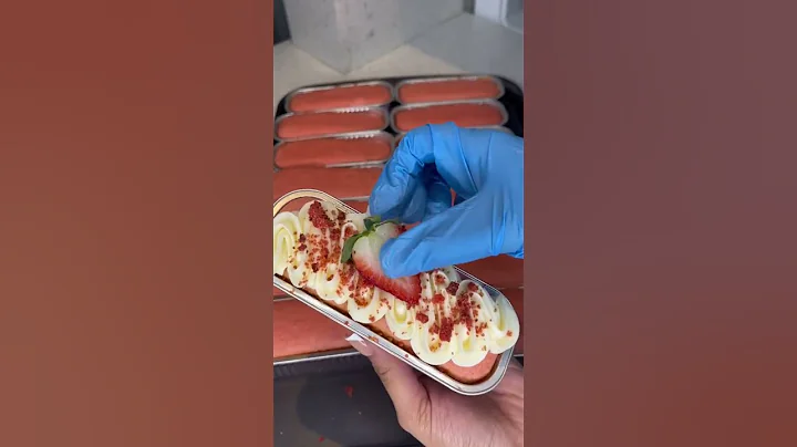 Strawberry Crunch Mini Cakes